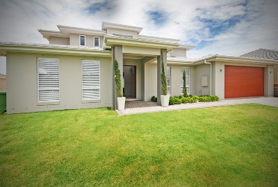 Stunning New Ex Prize Home - Bayviews Quiet Street Picture