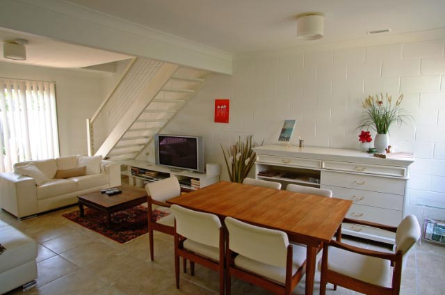 STUNNING CLEVELAND TOWNHOUSE Picture 3