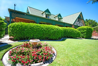 MAGNIFICENT CAPE COD STYLE Picture