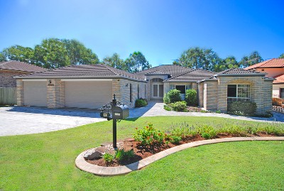 ORMISTON...... Bayview Entertainer on Big 1400m2 Block Picture