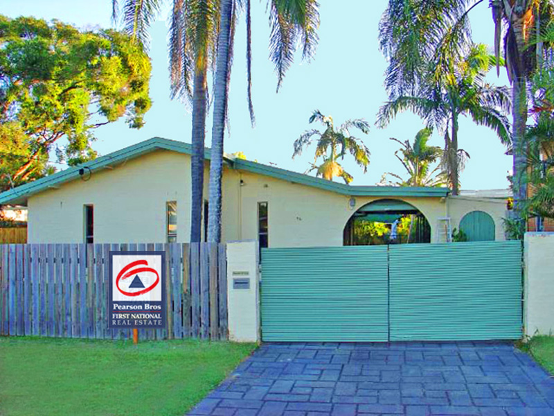 BIRKDALE - NEAR THE BAY Picture 1