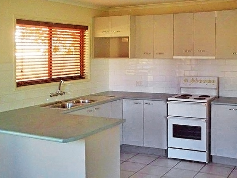 BIRKDALE - NEAR THE BAY Picture 3