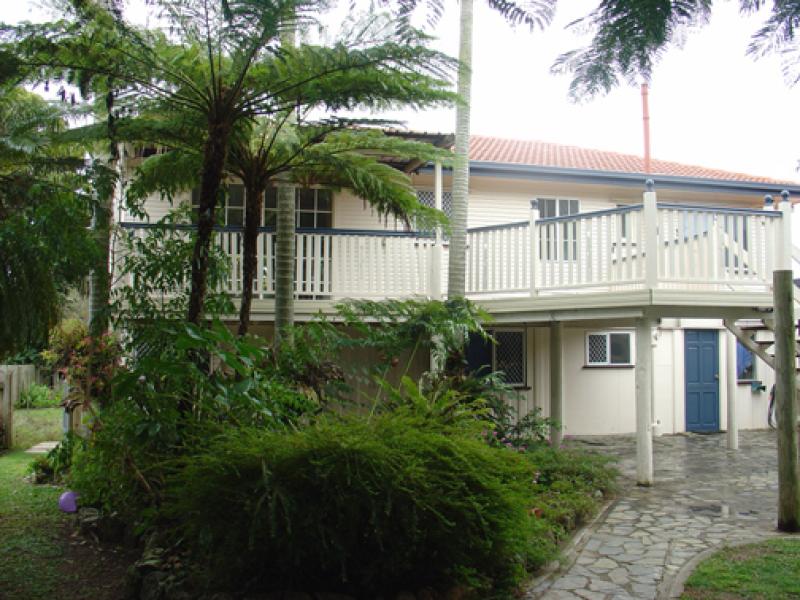 Large Highset - Suite 2 family Living Living -Owner wants it Sold !!! $395,000. Picture 2