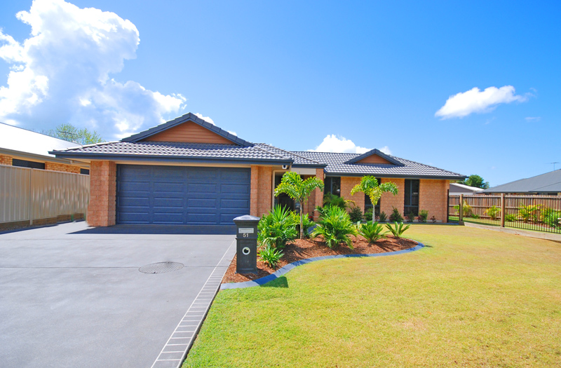 ULTIMATE ENTERTAINER Picture 1