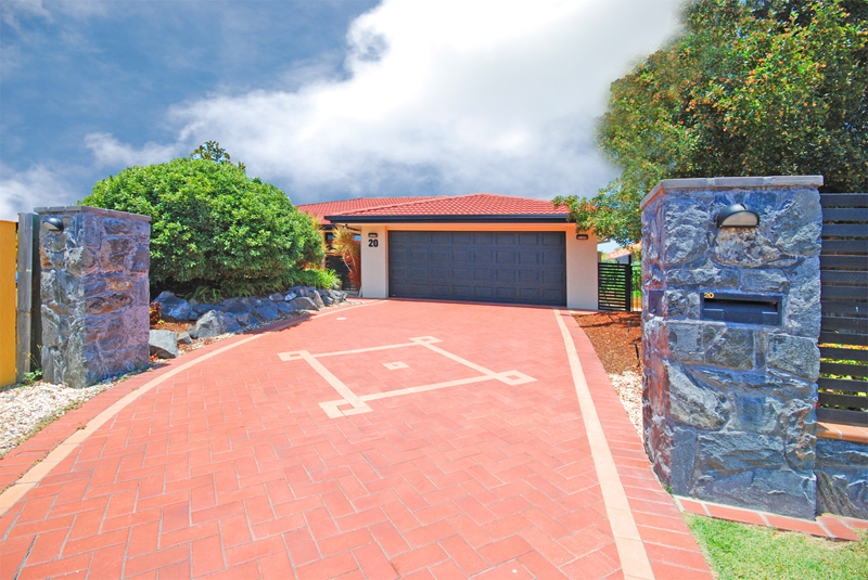 IMMACULATELY PRESENTED FAMILY HOME Picture 2