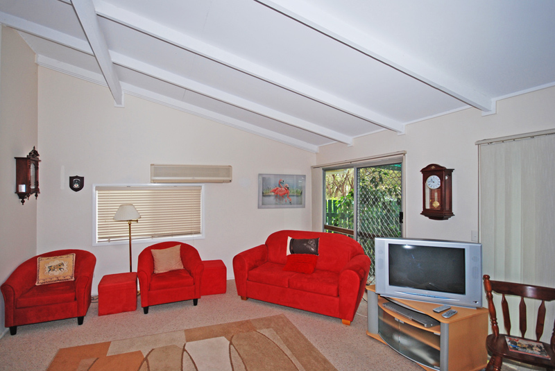 THORNLANDS ~ NEAT AS A PIN Picture 3