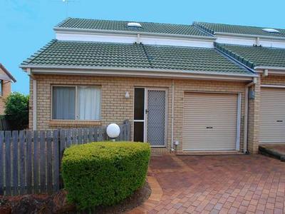 LARGE CLEVELAND TOWNHOUSE Picture