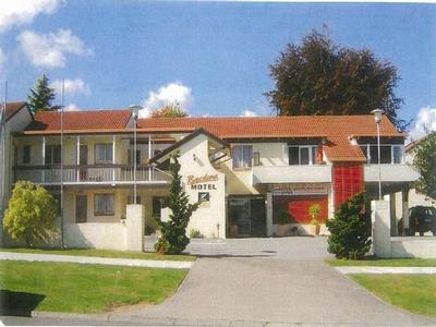 FAMILY MOTEL FOR LEASE CLOSE TO TOWN - $650,000 Picture FAMILY MOTEL FOR LEASE CLOSE TO TOWN - $650,000 Picture