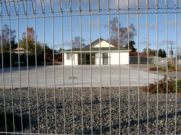 CORNER SITE FOR LEASE Picture 2