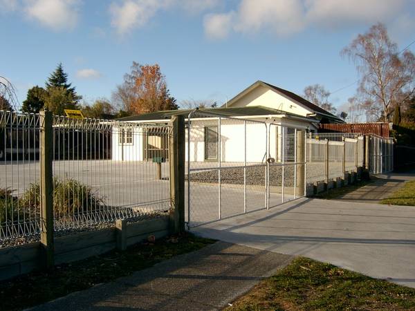 CORNER SITE FOR LEASE Picture 1