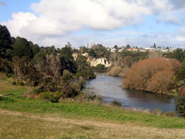 SUNNY & SHELTERED Picture 3