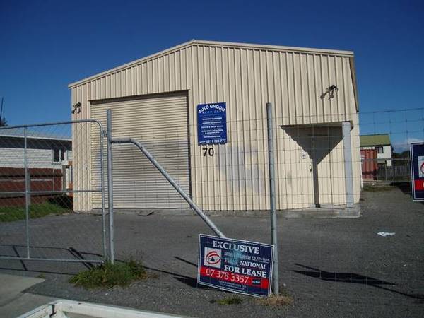 SMALL INDUSTRIAL BUILDING FOR SALE Picture 1
