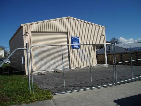 SMALL INDUSTRIAL BUILDING FOR SALE Picture 2
