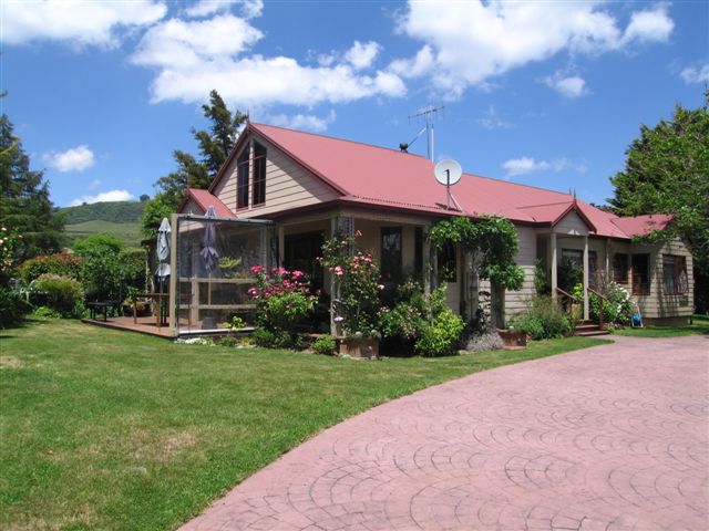 ARCHTECTURALLY DESIGNED Picture 1