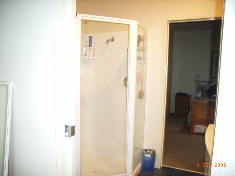 APARTMENT LIVING Picture 3