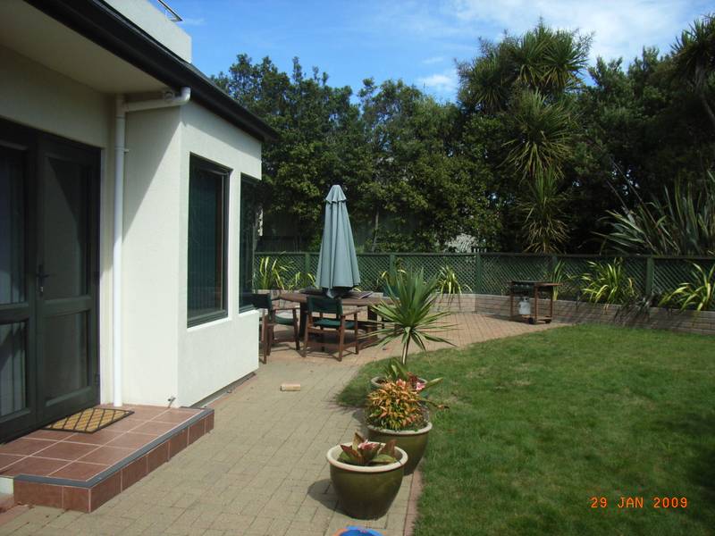 EXECUTIVE HOME REQUIRES EXECUTIVE TENANTS Picture 2