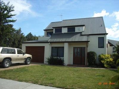 EXECUTIVE HOME REQUIRES EXECUTIVE TENANTS Picture