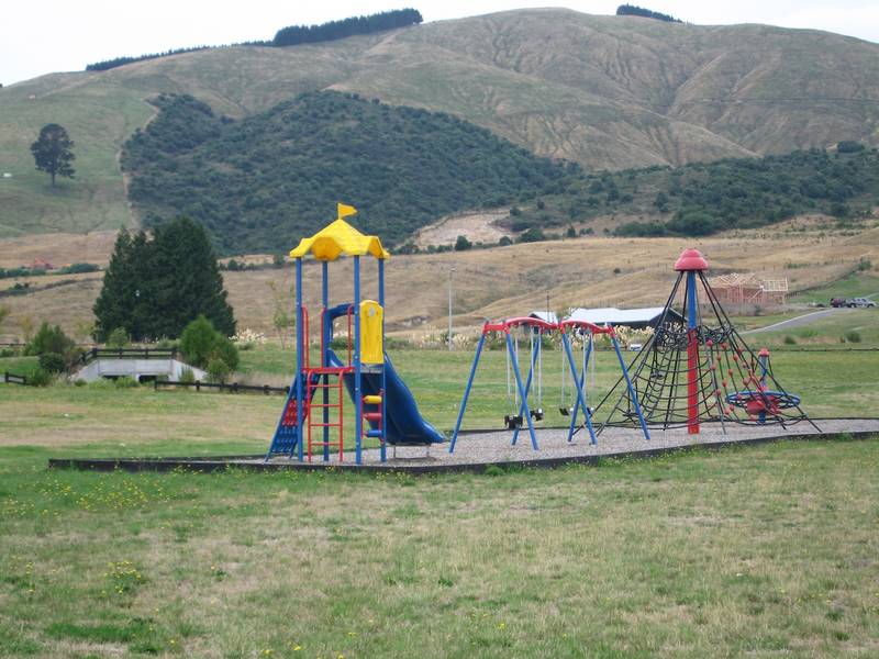 GOOD SIZED SECTION Picture 2