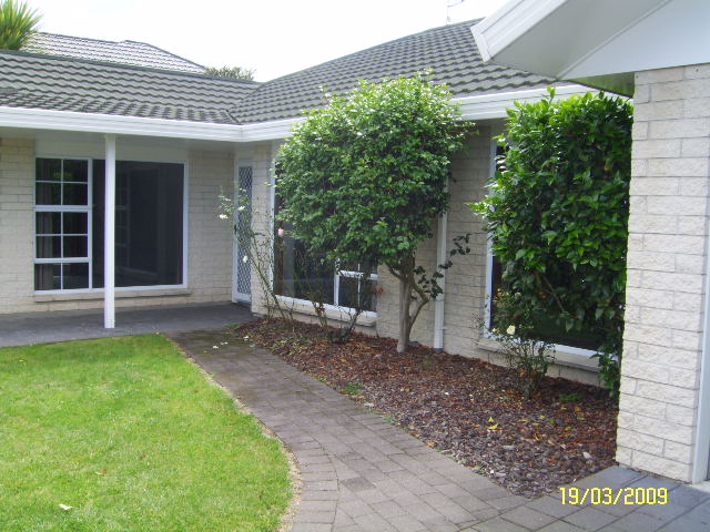 EXECUTIVE HOME IN THE BIRD AREA Picture 1