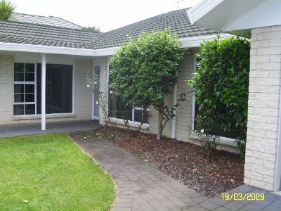 EXECUTIVE HOME IN THE BIRD AREA Picture