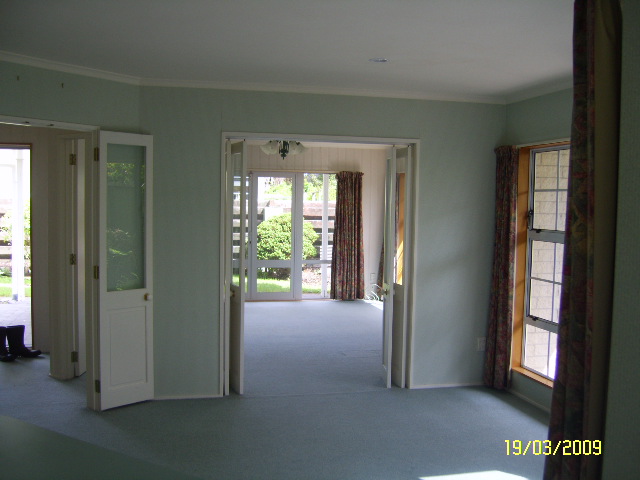 EXECUTIVE HOME IN THE BIRD AREA Picture 3
