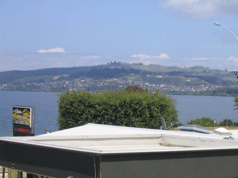 LAKE TERRACE APARTMENT Picture 3