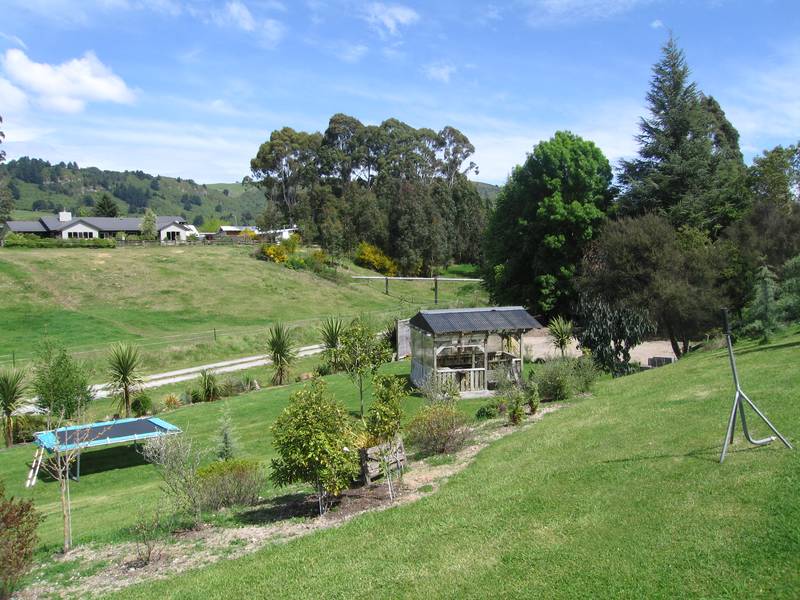 RURAL LIVING ON THE EDGE OF KINLOCH Picture 2