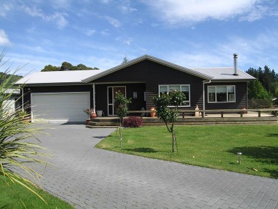 RURAL LIVING ON THE EDGE OF KINLOCH Picture