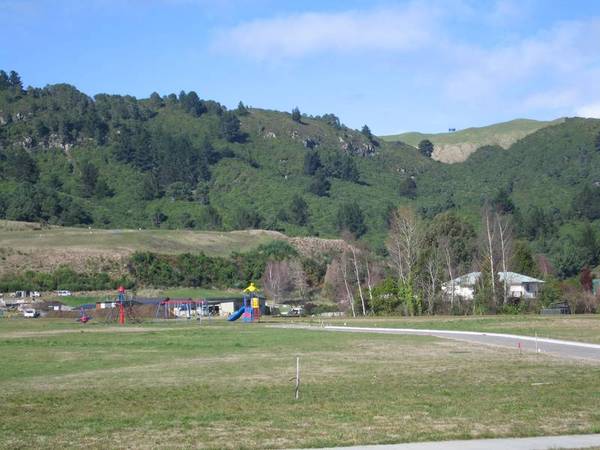 DON'T BOTHER WITH FINANCE COMPANIES - BUY LAND! Picture 2