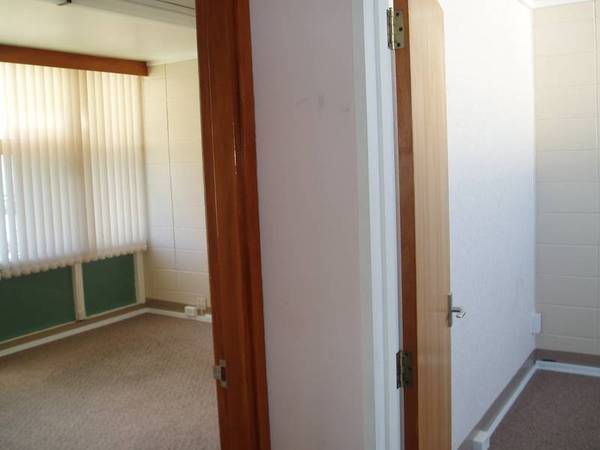 OFFICE SPACE FOR LEASE Picture 3