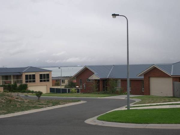 5 SKYLINE CLOSE LOVELY BAY VIEWS. Picture 2