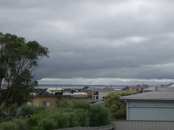 5 SKYLINE CLOSE LOVELY BAY VIEWS. Picture 3