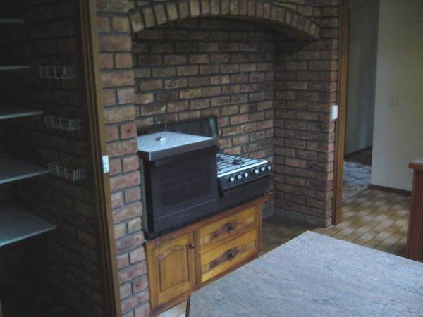 3 Bedroom House with Rural Aspect - 205 Oxley St Picture