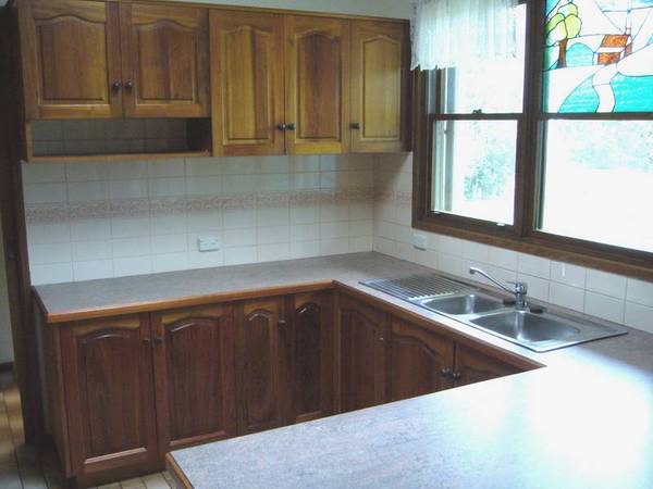 3 Bedroom House with Rural Aspect - 205 Oxley St Picture