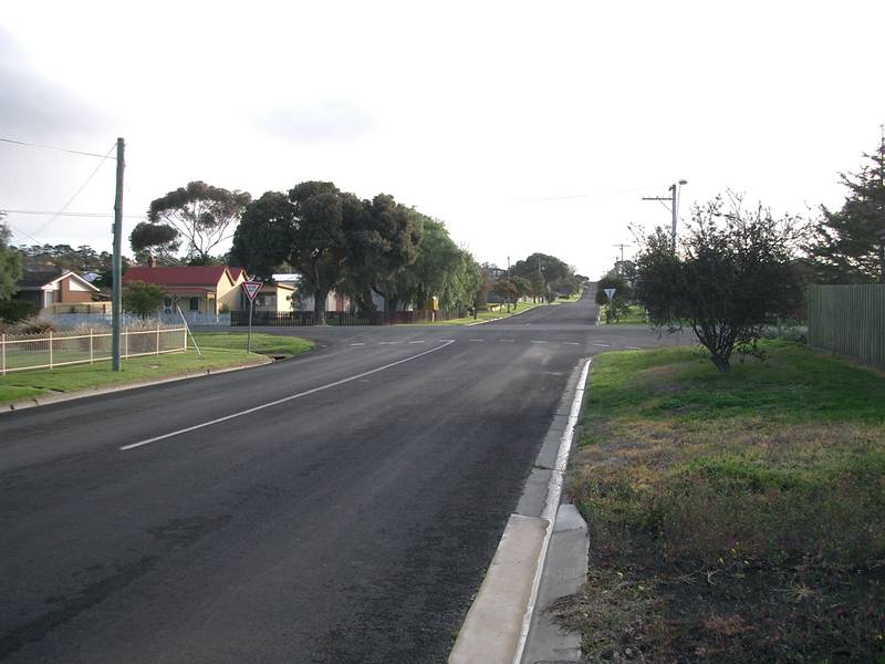 WALK TO TOWN, IDEAL TOWNHOUSE BLOCK. Picture