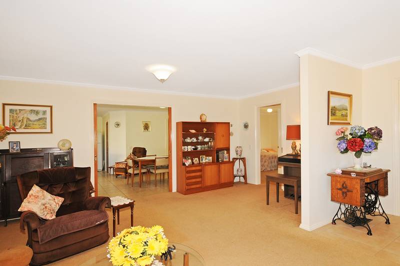 ENJOY YOUR RETIREMENT 250 METRES FROM THE BEACH Picture 3