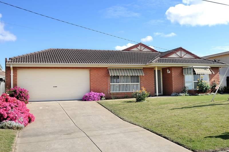 ENJOY YOUR RETIREMENT 250 METRES FROM THE BEACH Picture 1