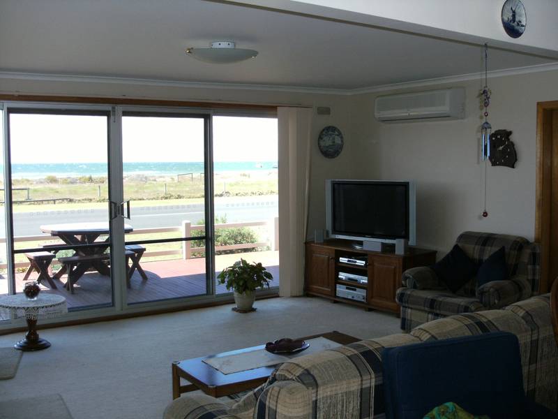 Three Bedrooms plus Sunroom on The Esplanade Picture 3