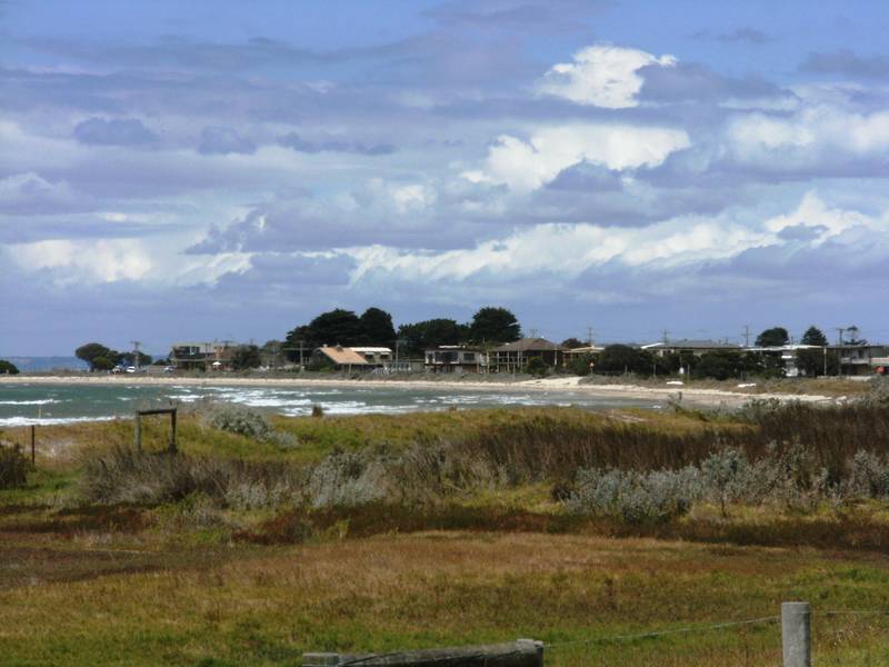 Three Bedrooms plus Sunroom on The Esplanade Picture 2