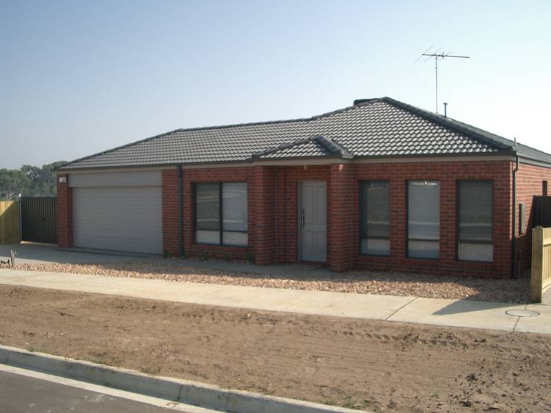 JUST MOVE IN! Picture 1