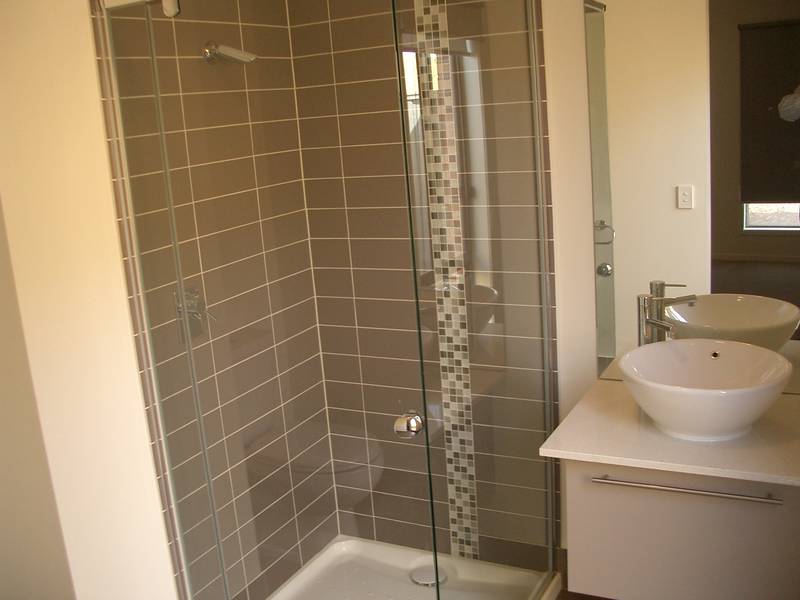 JUST MOVE IN! Picture 3