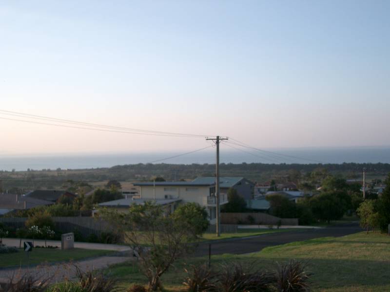 HIGH UP ON TOP OF THE HILL Picture 3