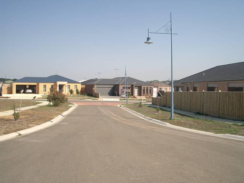 QUIET COURT; WALK TO THE BEACH Picture 2