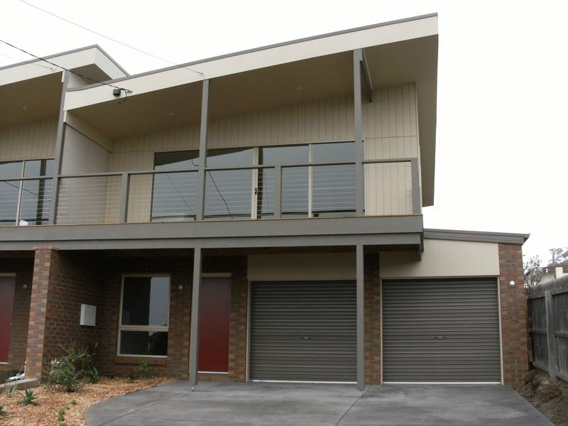 3 Bedroom Townhouse with Great Views Picture 1