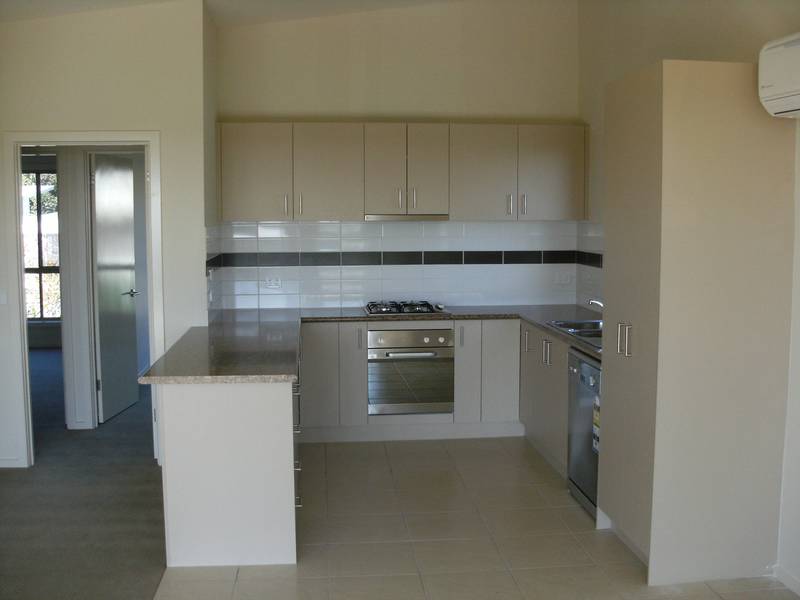 3 Bedroom Townhouse with Great Views Picture 3