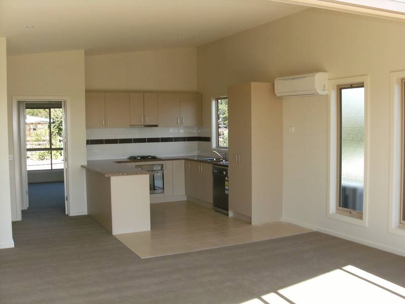 3 Bedroom Townhouse with Great Views Picture 2