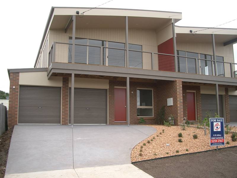 BRAND NEW TOWNHOUSE Picture 2