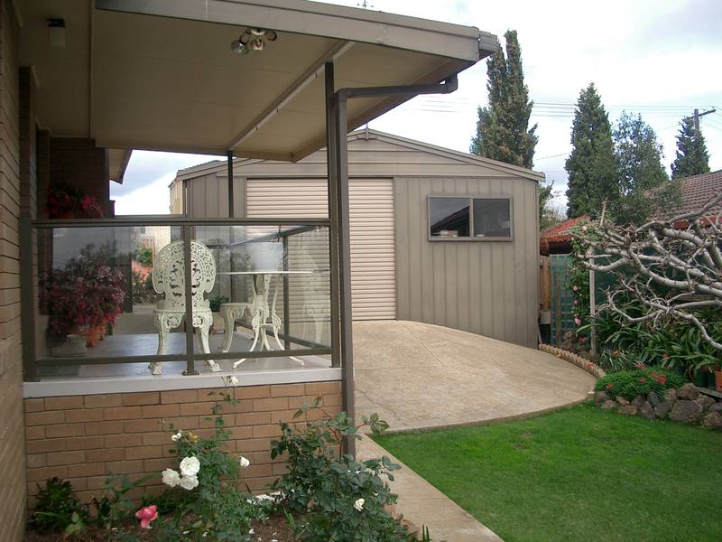 CLEAN AS A WHISTLE JUST MOVE IN. Picture 3