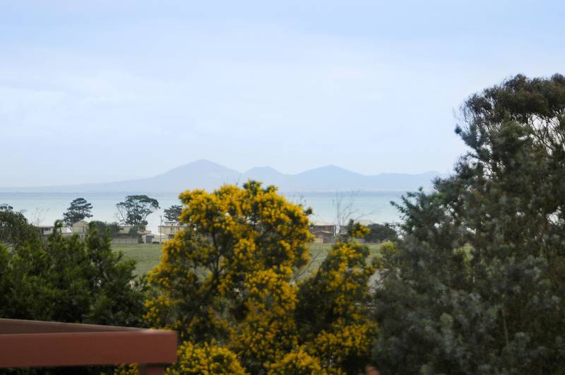 CLEAN AS A WHISTLE JUST MOVE IN. Picture 2