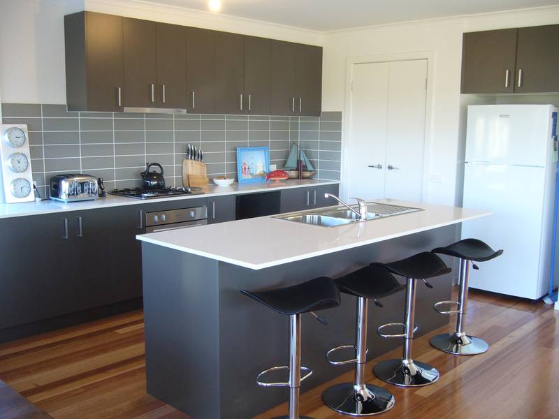 HIGH - $1800pw & $570 for 2 nights
LOW - $1300pw & $525 for 2 nights Picture 2